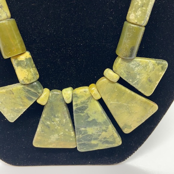 Geometric jade necklace - Picture 2 of 3